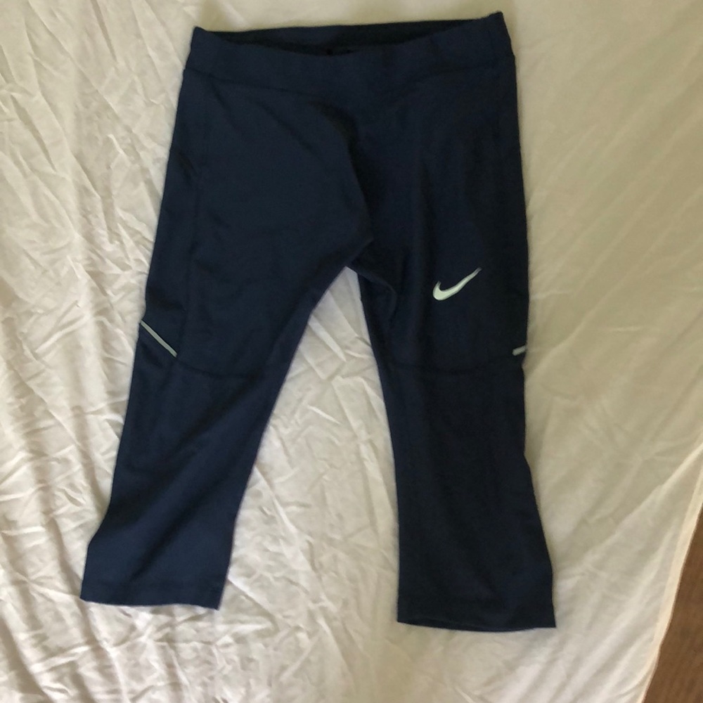 Women’s Nike dri fit Capri leggings